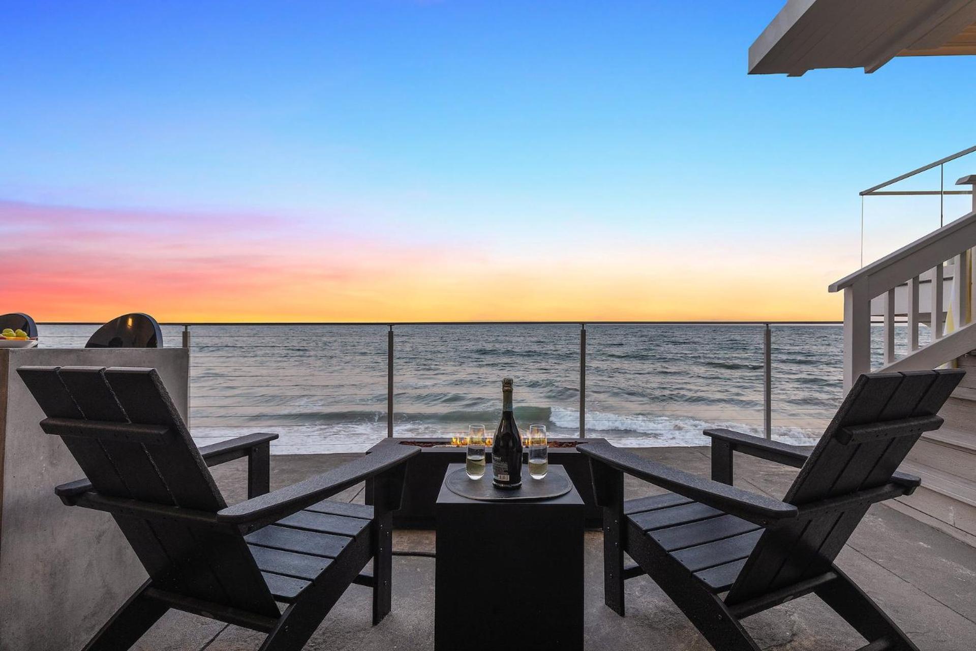 The Malibu 5 - No. 3 - Beachfront 1 Bd W Pvt Balcony Parking Beach Access Apartment Exterior photo