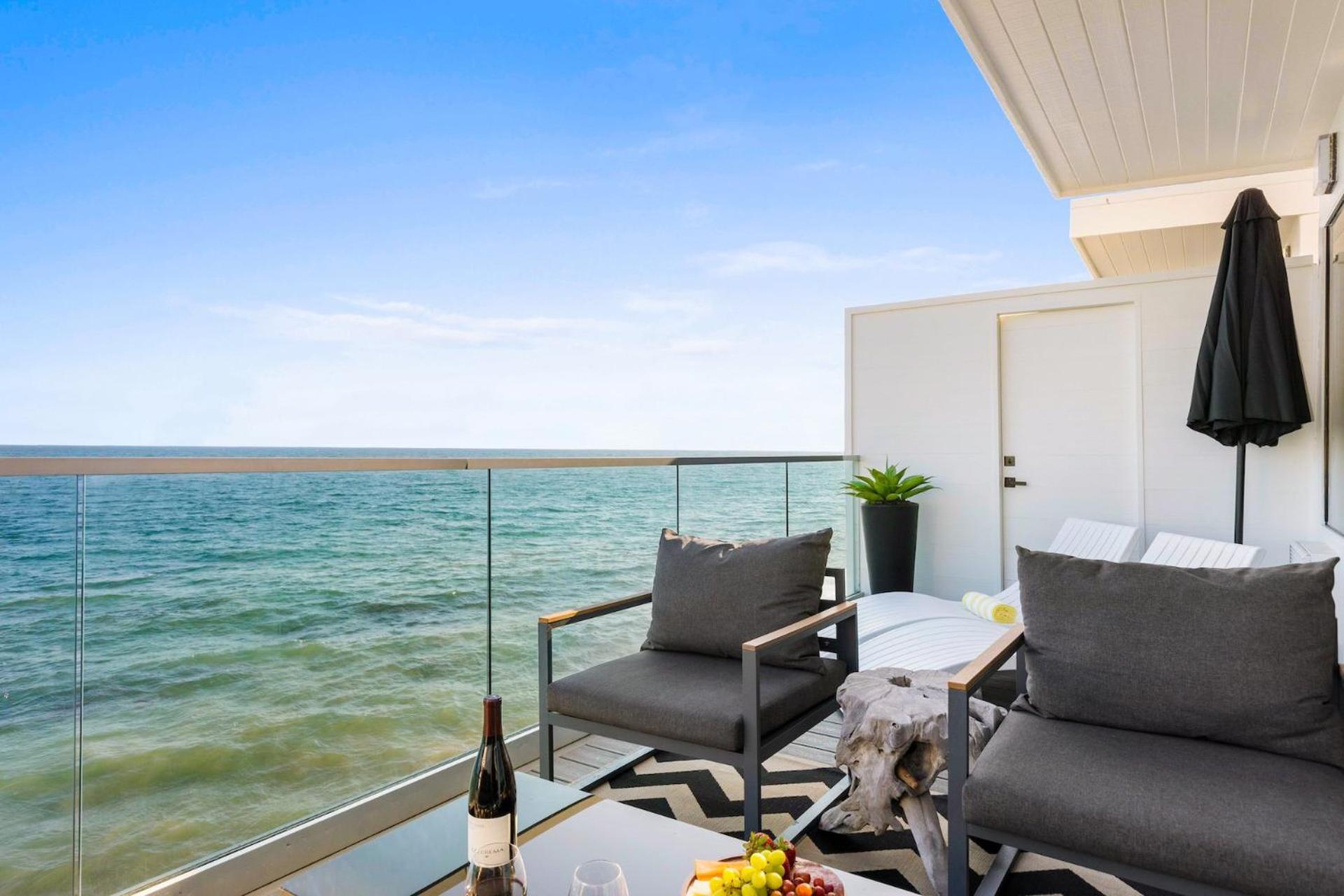 The Malibu 5 - No. 3 - Beachfront 1 Bd W Pvt Balcony Parking Beach Access Apartment Exterior photo