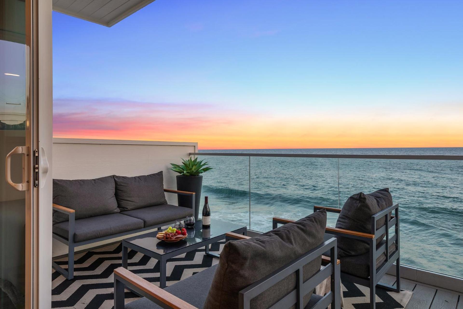 The Malibu 5 - No. 3 - Beachfront 1 Bd W Pvt Balcony Parking Beach Access Apartment Exterior photo