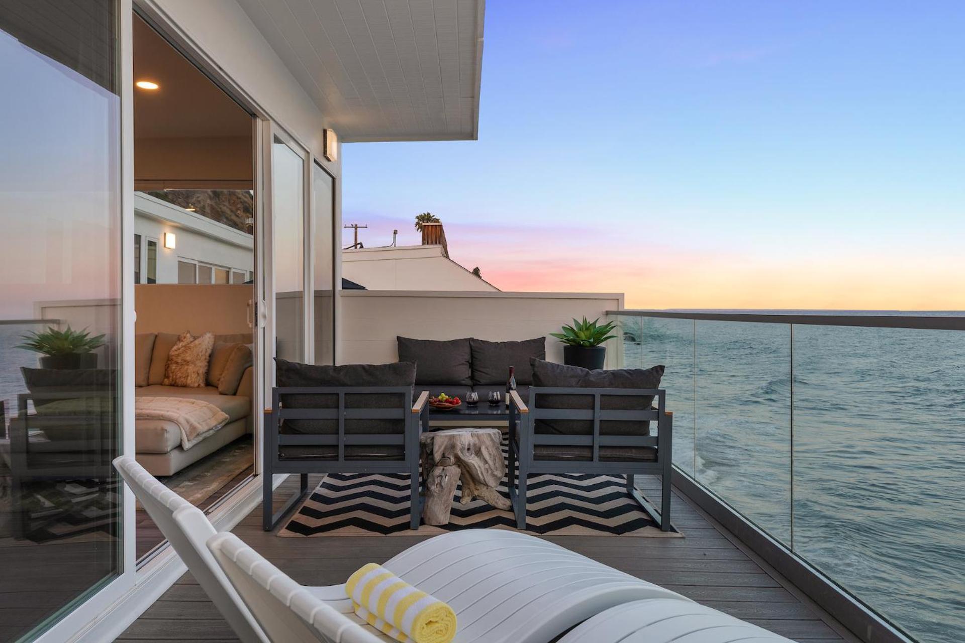 The Malibu 5 - No. 3 - Beachfront 1 Bd W Pvt Balcony Parking Beach Access Apartment Exterior photo