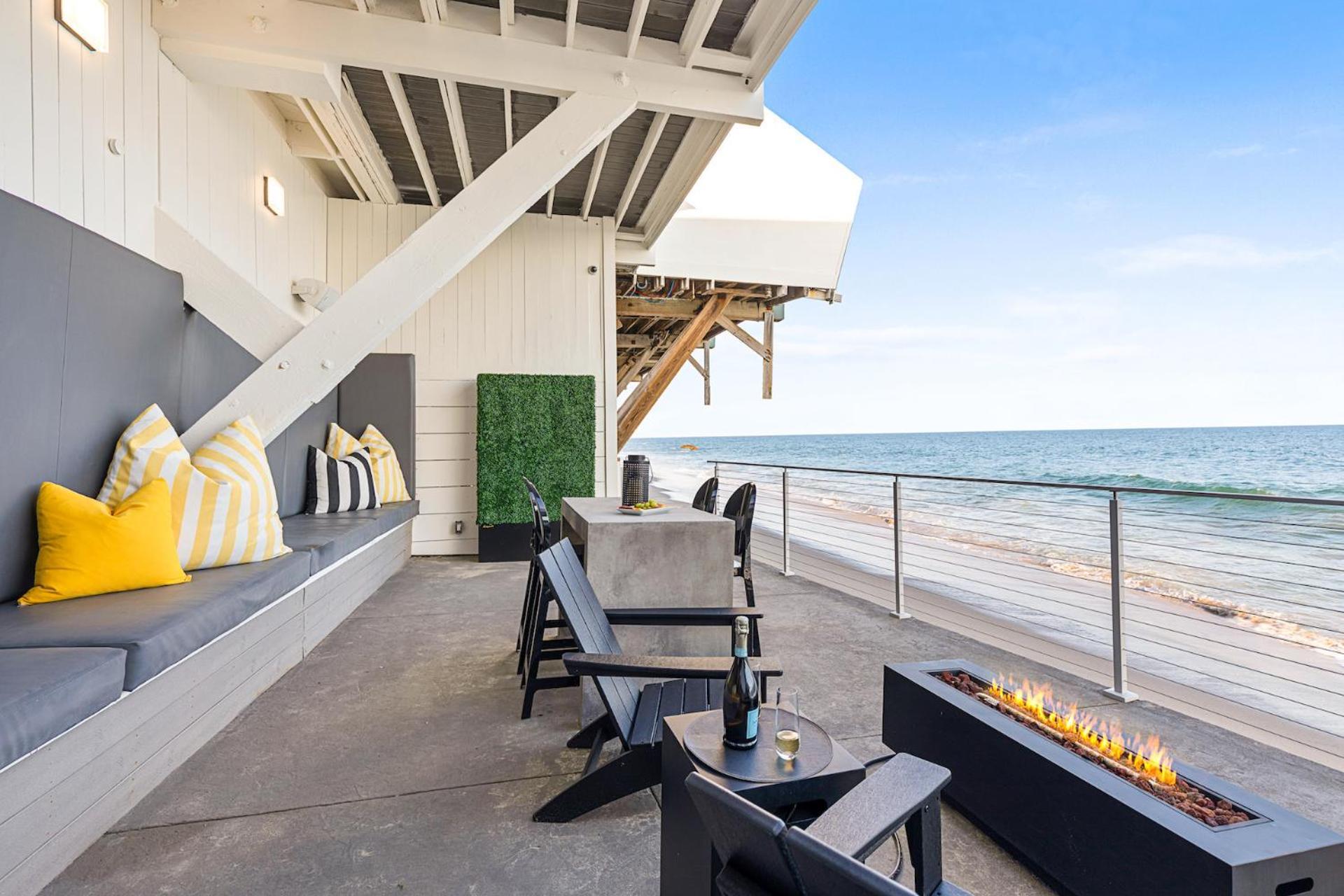 The Malibu 5 - No. 3 - Beachfront 1 Bd W Pvt Balcony Parking Beach Access Apartment Exterior photo