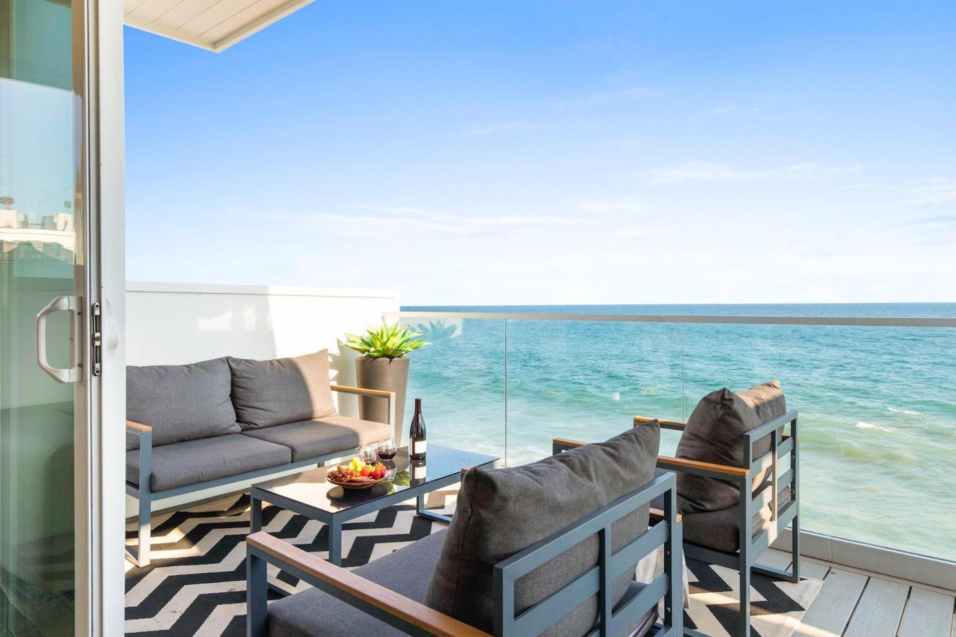 The Malibu 5 - No. 3 - Beachfront 1 Bd W Pvt Balcony Parking Beach Access Apartment Exterior photo